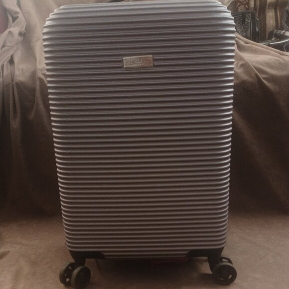 Nicole Miller New York Luggage - 24 Inch Carry On Hardside Suitcase - Picture 3 of 10